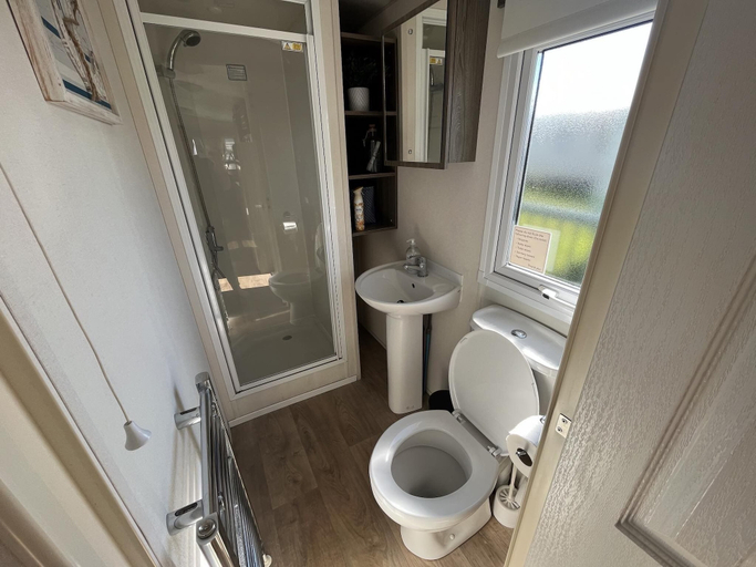 Bathroom 3, Heacham Beach Coastal 2 Bedroom Chalet Retreat, Cambridgeshire