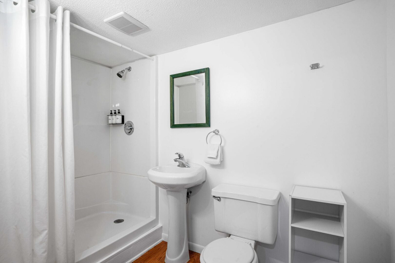 Bathroom 3, South Arm Retreats Standard Room 4, Charlevoix