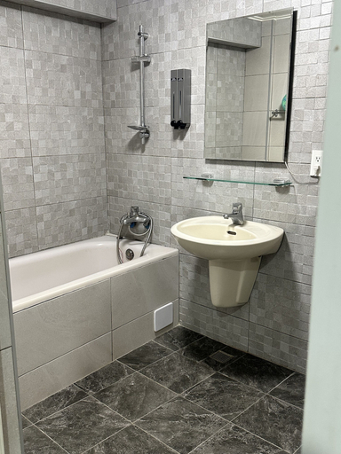 Bathroom 5, JianGuo, Yilan