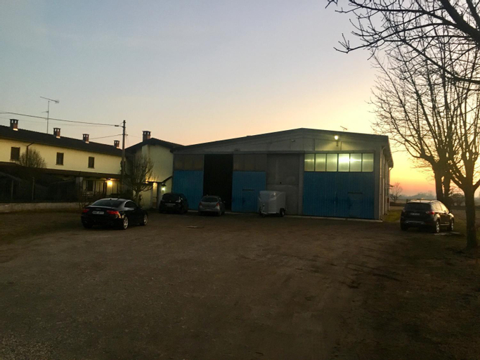 Exterior 7