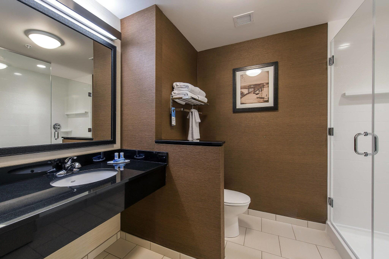Bathroom, Fairfield Inn & Suites Leavenworth, Leavenworth