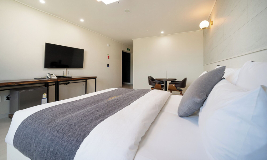 Bedroom 2, Andong CM Park Hotel, Yecheon