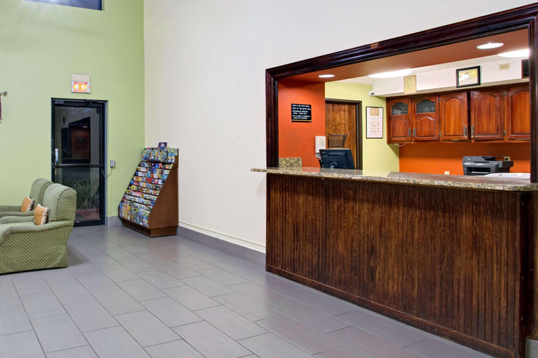 Public Area, Super 8 by Wyndham St. Petersburg, Pinellas
