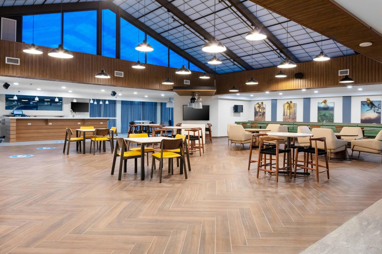 Food & Drinks 5, Fairfield Inn & Suites Springfield Enfield, Hartford