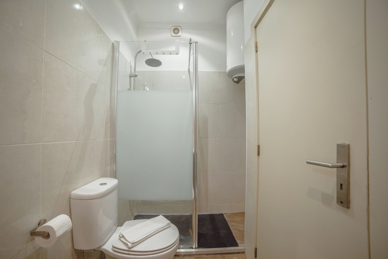 Bathroom, Alegria Flat City Center by Vacationy, Porto