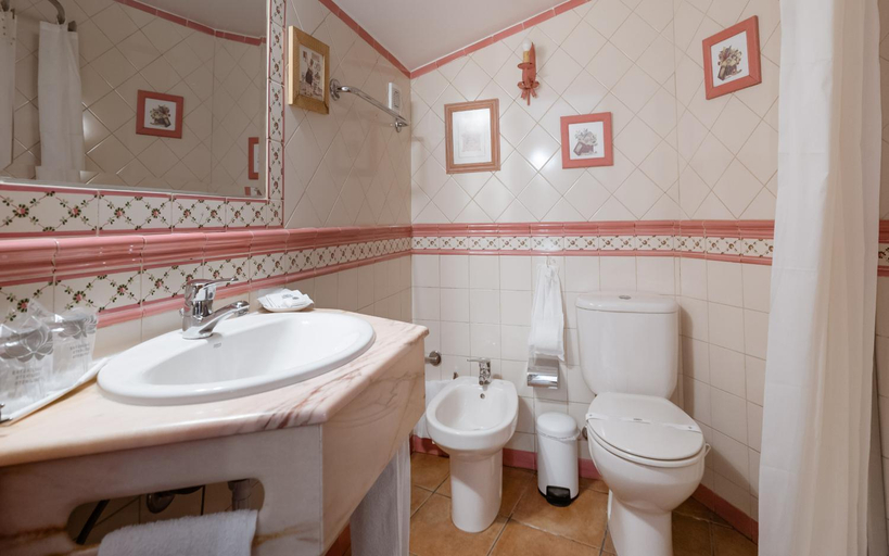 Bathroom 3, Casa de S. Thiago de Obidos, Óbidos