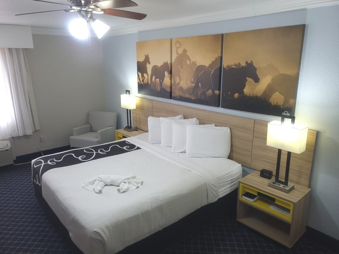 Bedroom 4, Days Inn by Wyndham Dalhart, Dallam