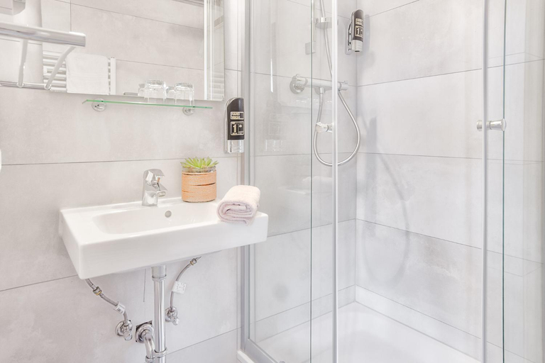 Bathroom, Hotel Mira Mare, Ostholstein