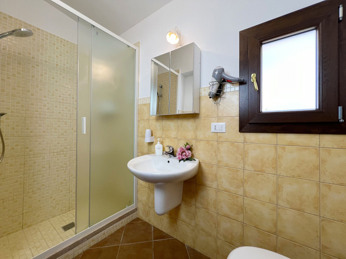 Bathroom 5, La Maison One B&B, Brindisi