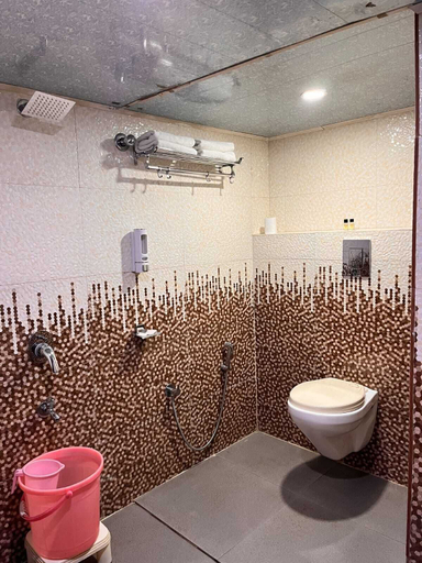 Bathroom 2, New Mandala Mahalsha Spa & Resort, Darjiling