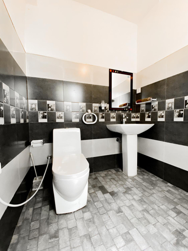 Bathroom 4, Berghaus Bungalow, Ella