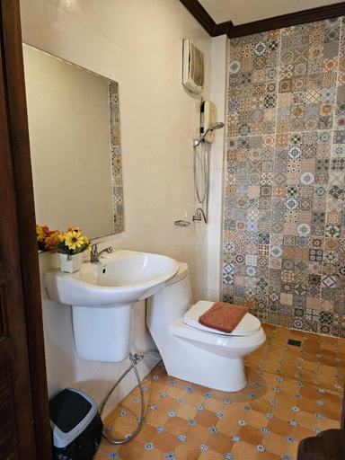 Bathroom, Banchan Hostel, Phra Nakhon Si Ayutthaya
