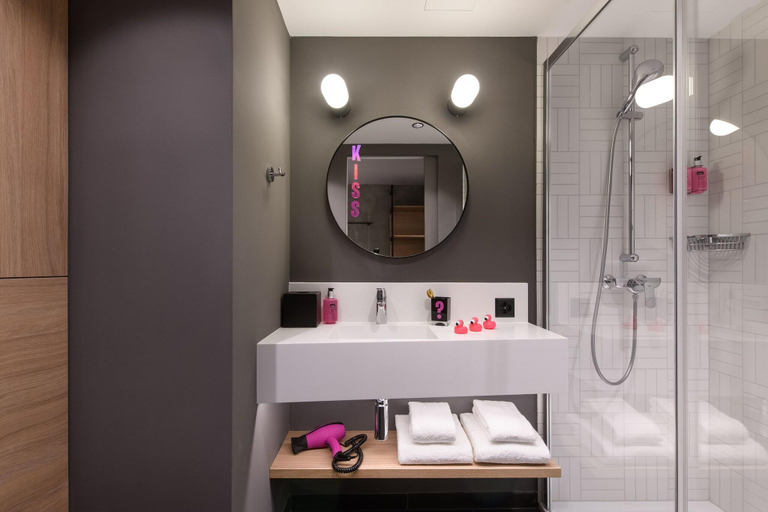 Bathroom, Moxy Sion, Sion