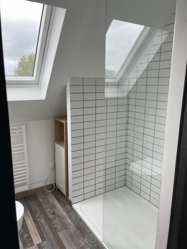 Bathroom 4, L'Auberge de papa, Seine-Maritime