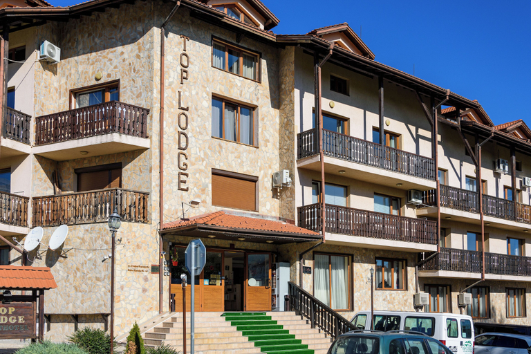 Exterior & Views