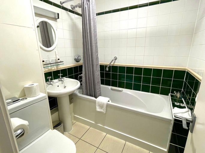 Bathroom 4, The Continental Hotel, Derby, Derby