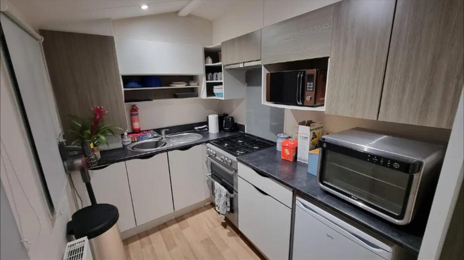 Others 4, Seaside Holiday Park 4-bed Caravan in Heysham, Lancashire