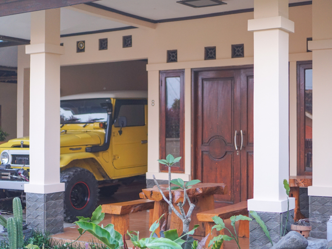 Exterior & Views 2, Rin's Homestay At Lembang, Bandung