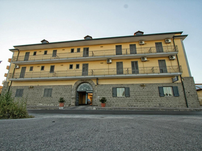 Exterior & Views 2, Silverado, Caserta
