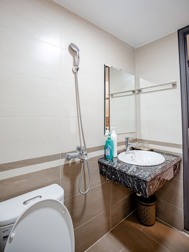 Bathroom 4, Phuong Nam Luxury Hotel Long Bien, Long Biên