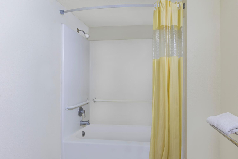 Bathroom 4, Days Inn By Wyndham San Antonio, Bexar