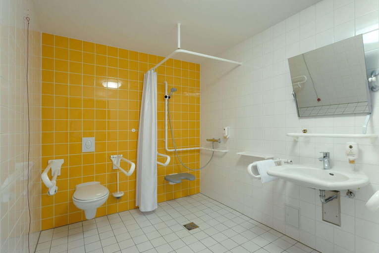Bathroom 5, B&B Hotel Bielefeld-City, Bielefeld