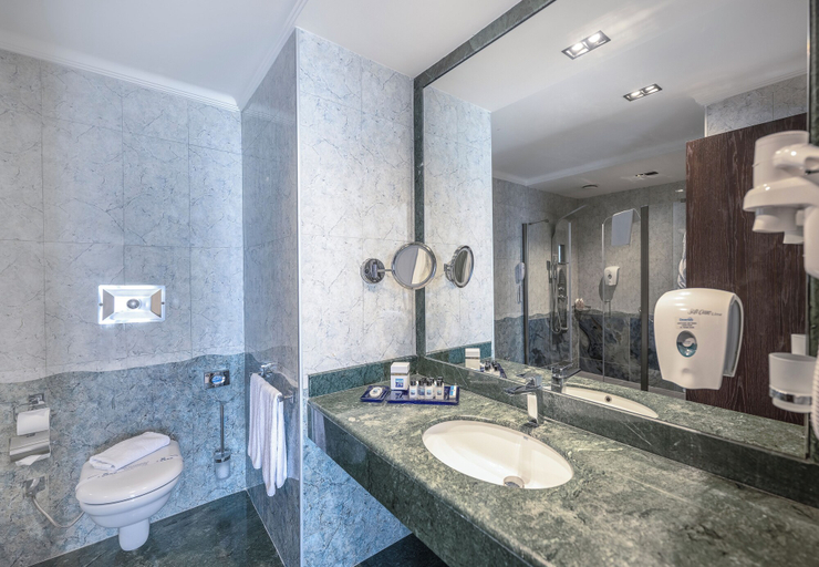 Bathroom 5, Porto Bello Hotel Resort & Spa, Antalya