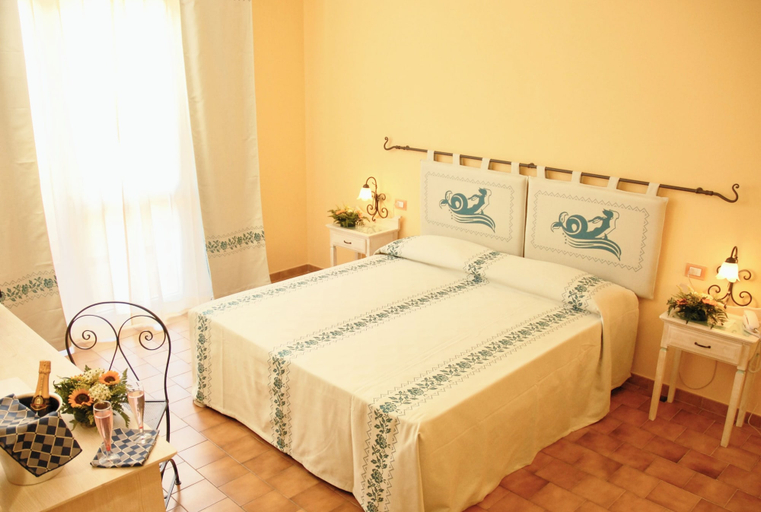 Bedroom 5, Hotel con piscina a La Maddalena, Olbia-Tempio