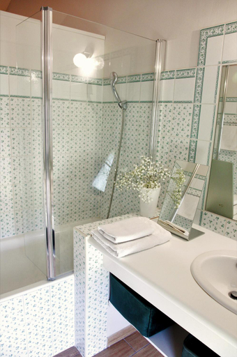 Bathroom 3, La Magnanerie d'Hotes ,le jardin secret, Gard