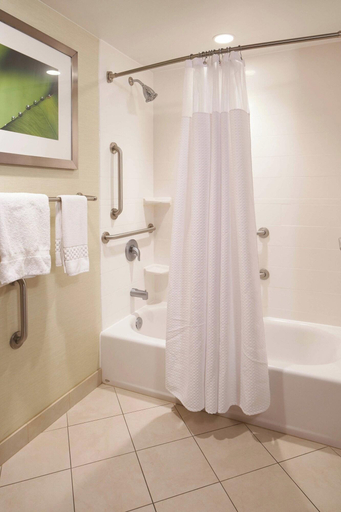 Bathroom 4, Courtyard Evansville East, Vanderburgh