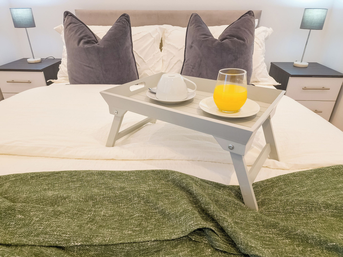 Others 5, Captivating 1-bed Apartment in Slough With Kingbed, Slough