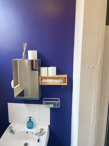 Bathroom 4, Charming 1-bed Apartment in London, London