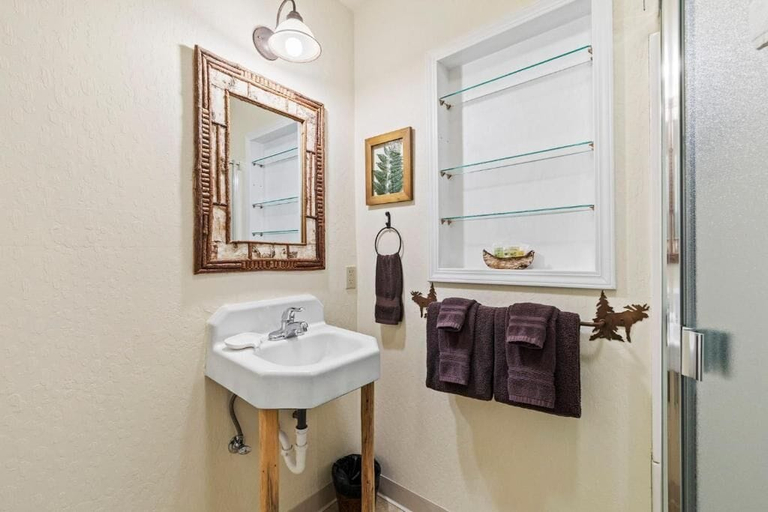 Bathroom 3, Mother Nature's Inn, Placer