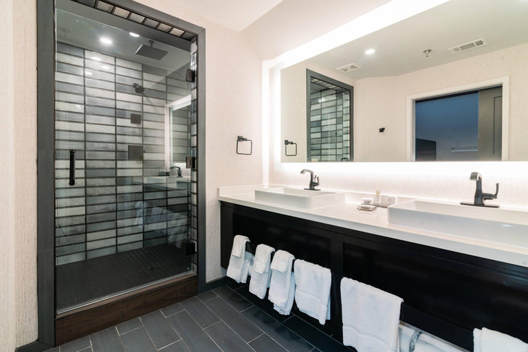 Bathroom 4, Marriott Columbus, Muscogee