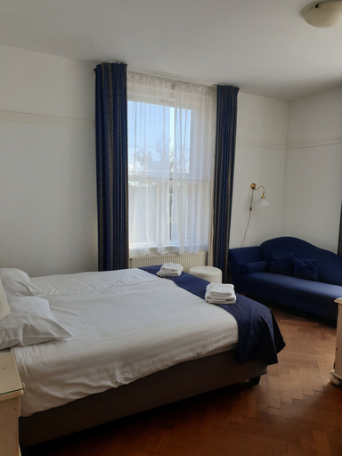 Bedroom 4, Landgoed Huize Glory, Bergen