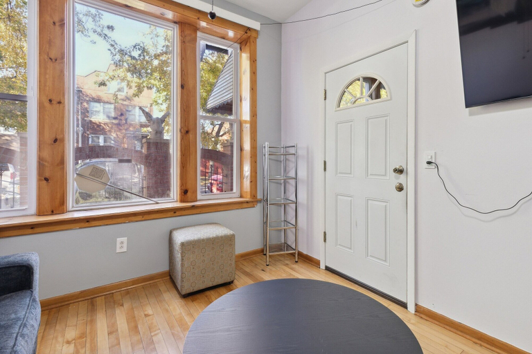 Interior 2, Chic Chicago Retreat 2 Bedroom Home by RedAwning, Cook