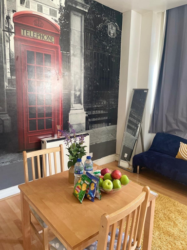 Others 5, Charming 1-bed Apartment in London, London
