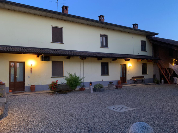 Exterior 12