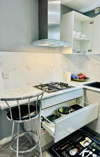 Private kitchen 3, 4 bedrooms Full house Stourbridge Birmingham, Dudley