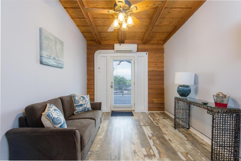 5, Darien Dockside Inn, McIntosh