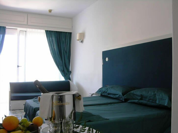 Bedroom 4, Hotel Regina Cristina, Napoli