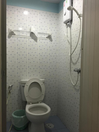 Bathroom 2, Ricos Honey Place Guesthouse, Phra Nakhon