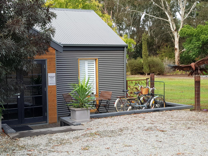 Irongate Studio B&B, Clare and Gilbert Valleys