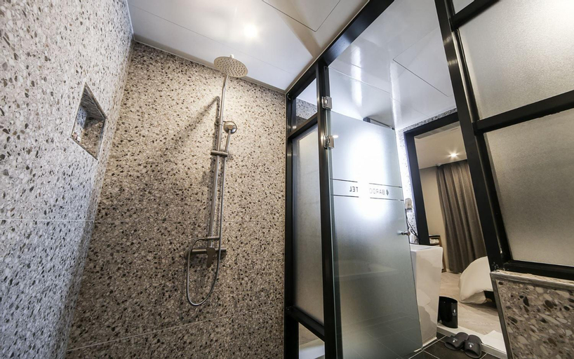 Bathroom 23