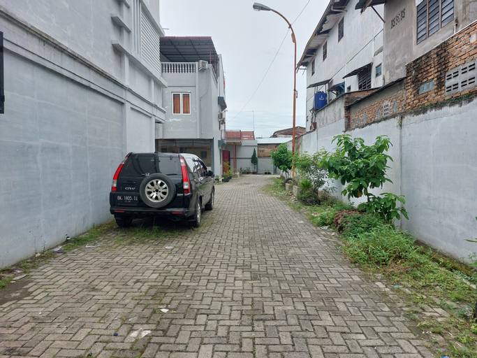 Exterior & Views 24