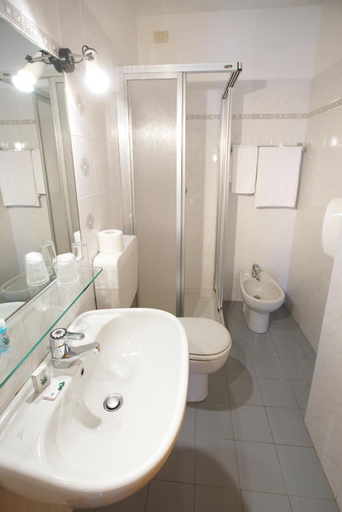 Bathroom 2, Hotel Locanda Belvedere, Aosta