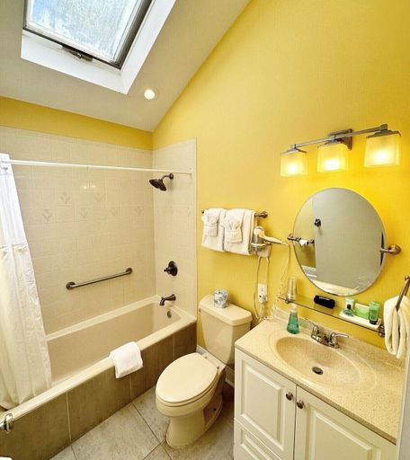Bathroom 4, Westwinds Inn, Monroe