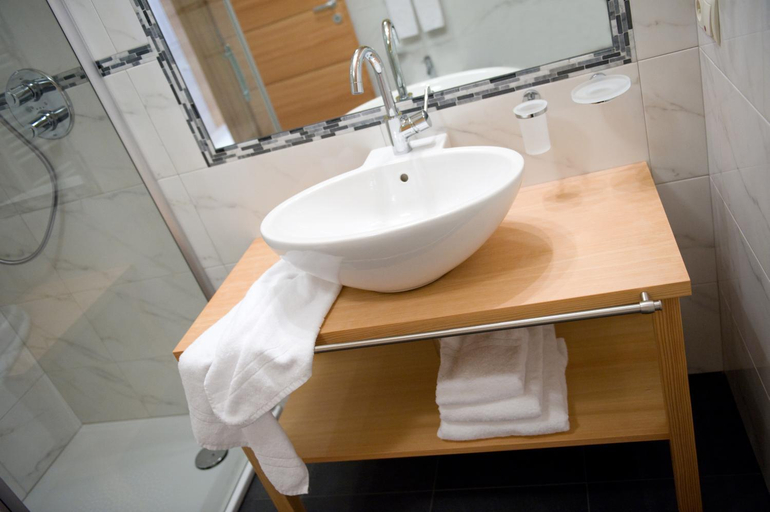 Bathroom 4, Hotel Ostaria Posta, Bolzano