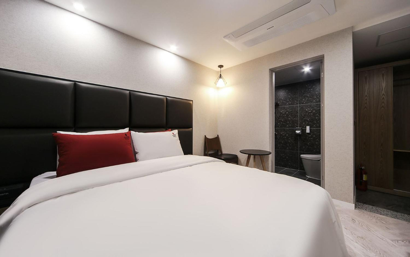 Bedroom 16