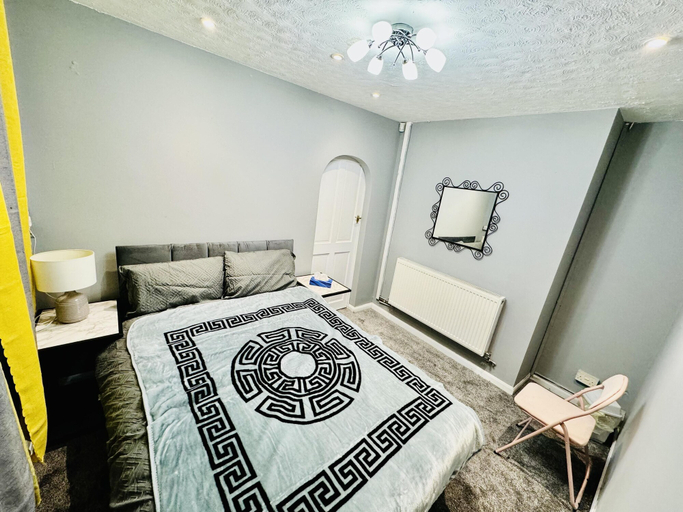 Room 2, 4 bedrooms Full house Stourbridge Birmingham, Dudley